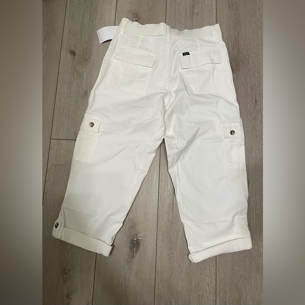 Women's Lee® Flex-To-Go Cargo Mid Rise Capri Pants ULTRA LUX COMFORT Size 6 - Picture 3 of 7
